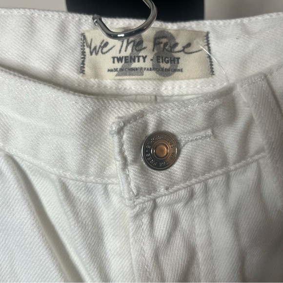 We The Free White High Rise Flare Leg Button Fly Raw Hem Jeans Women’s Sz 28 NWT - Picture 2 of 5